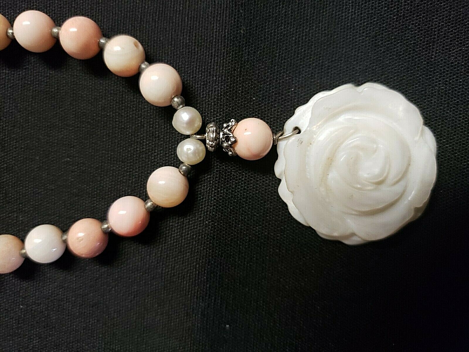Lot of 3 Necklaces of flowers and imitation pearls, with Beautiful Ornaments