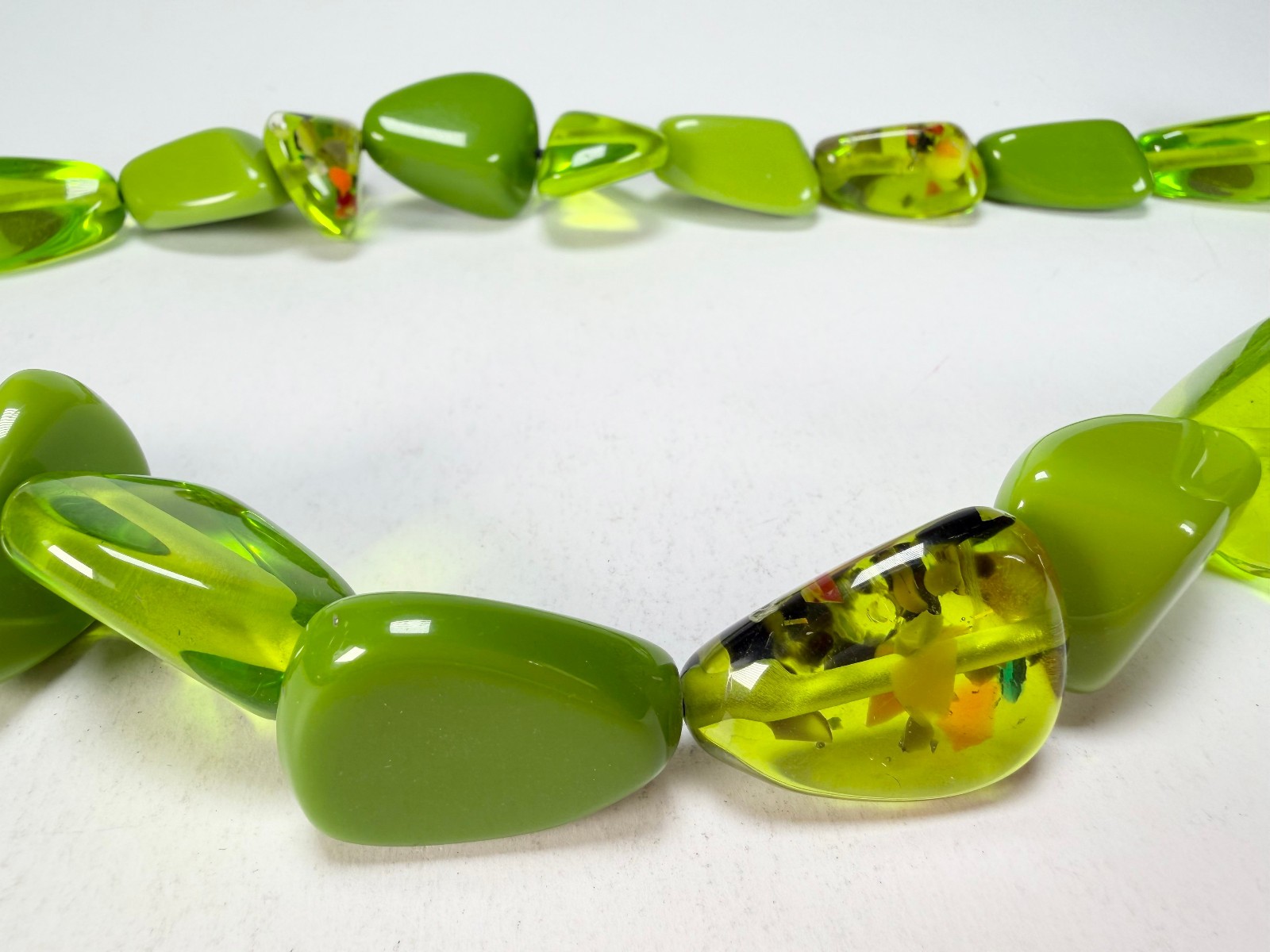 Jackie Brazil “Diamonds Green / Transparent Flintstone Bone 80cm Necklace N0080