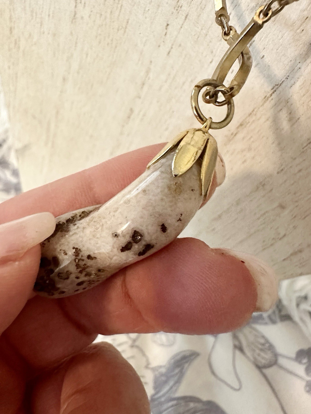Gold Tone Bar Link Chain Necklace Freeform White Brown Stone Pendant