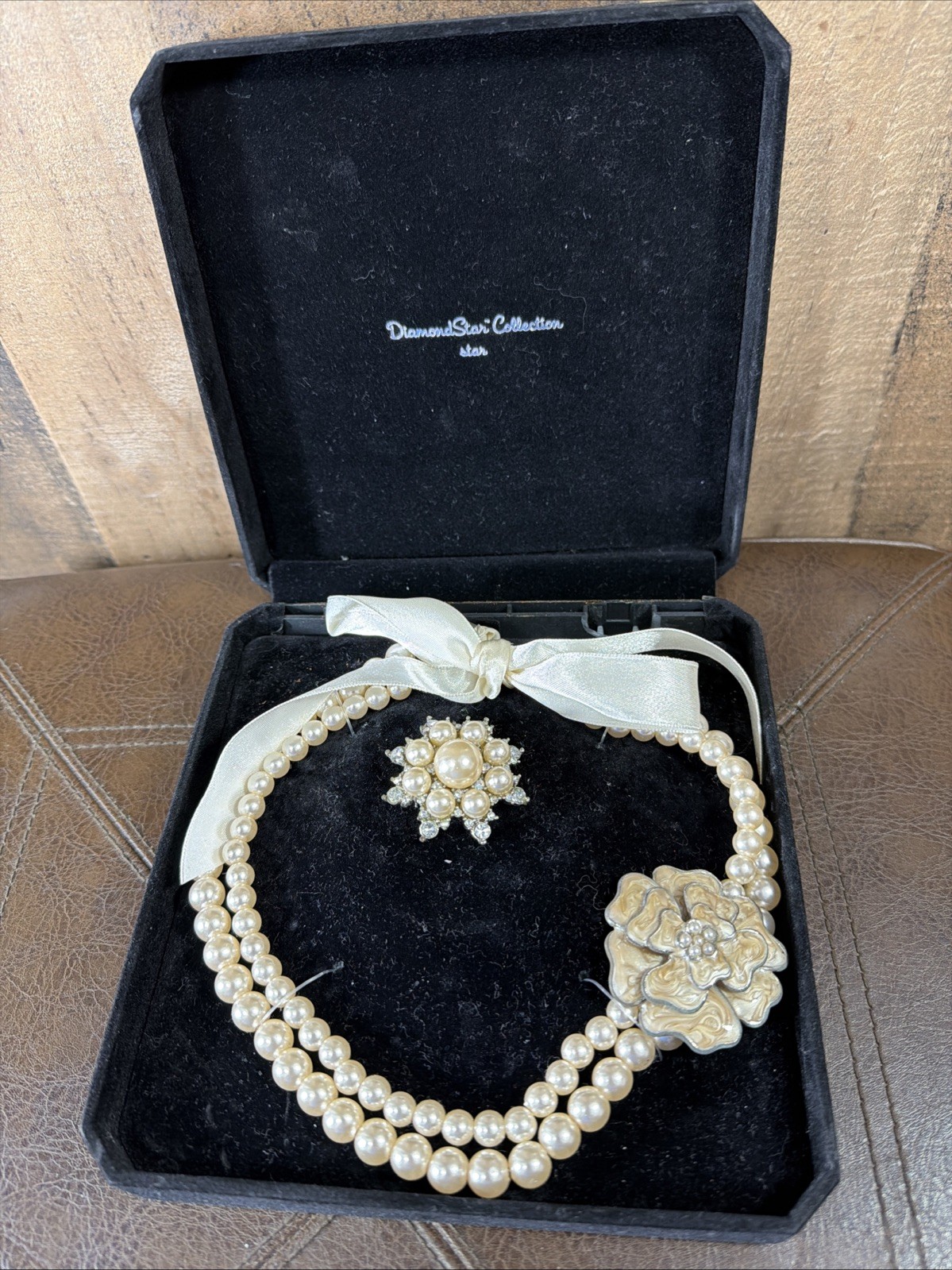Women’s Imitation Faux Pearl Rhinestone Necklace Ribbon Brooch White Vtg *Read*