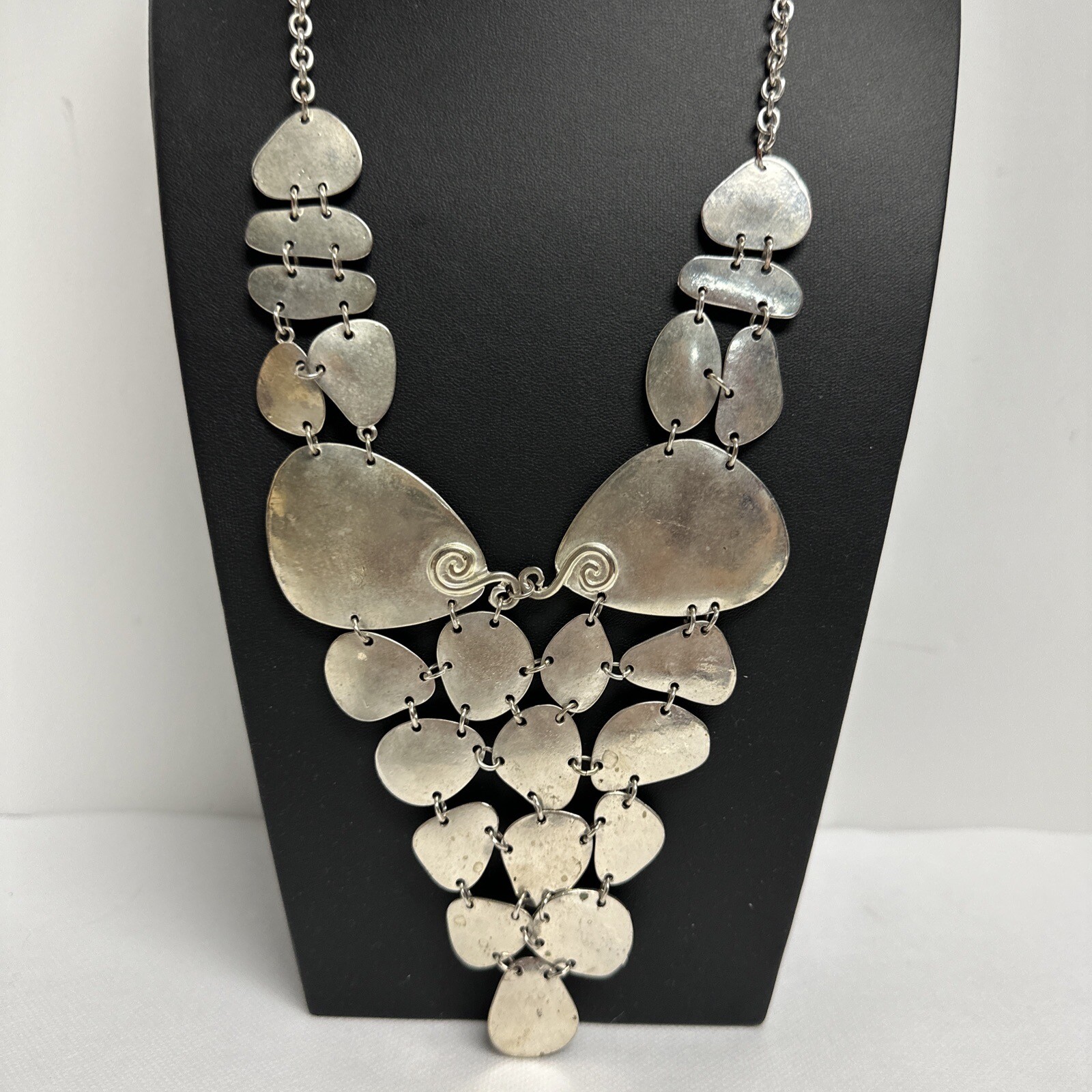 Pre-owned A.N.A. NEW YORK Approach Statement SilverTone Necklace Chunky Bib