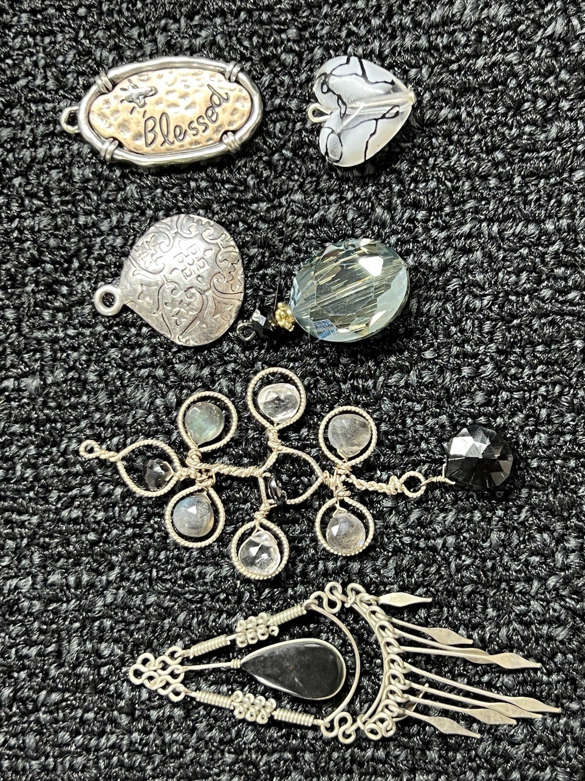 Fashion & Beaty Women’s 6 Pendants Small Multicolor Style Shape Color Varies