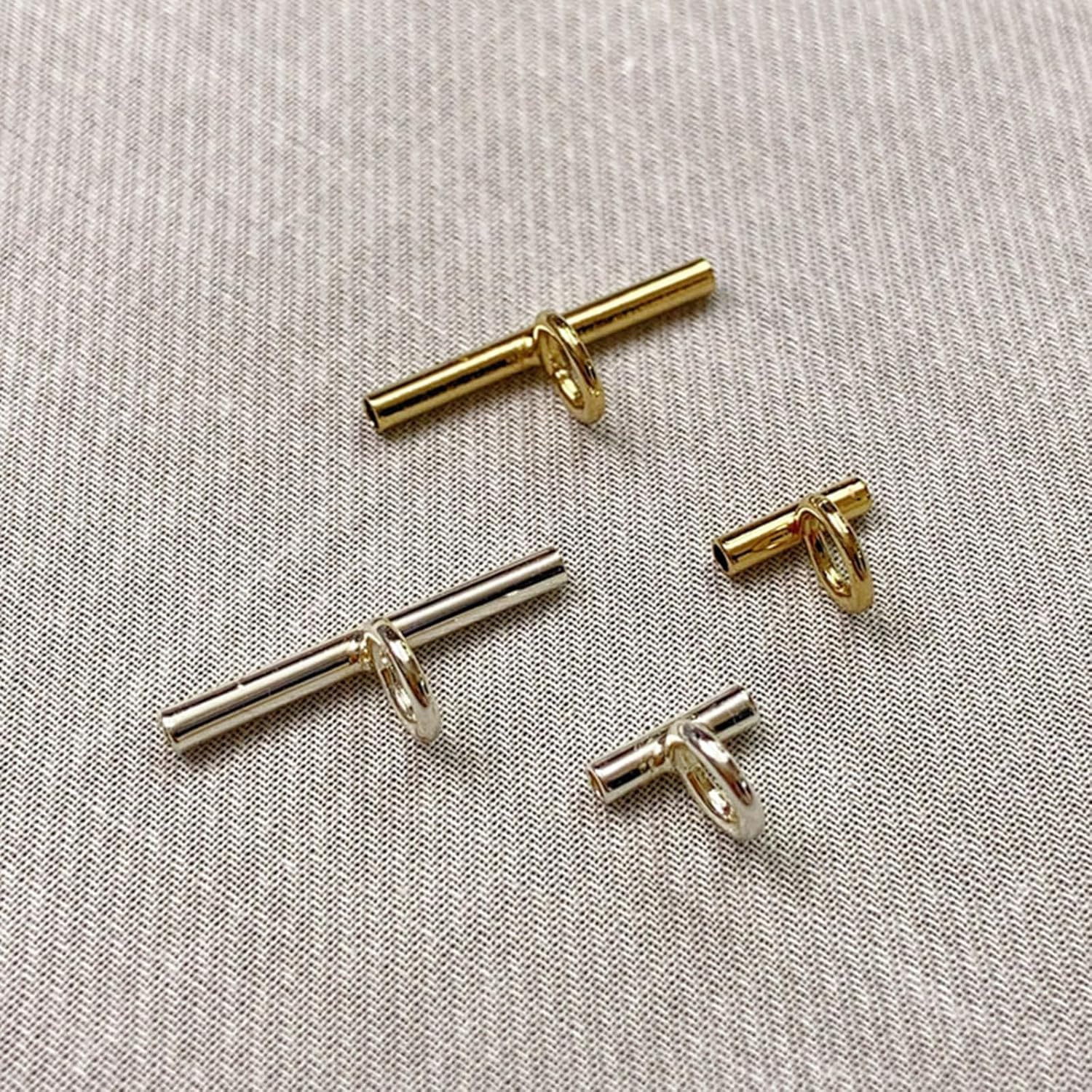 Convertible Necklace and Brooch Adapter Pin to Pendant Jewelry Accessory, Silver