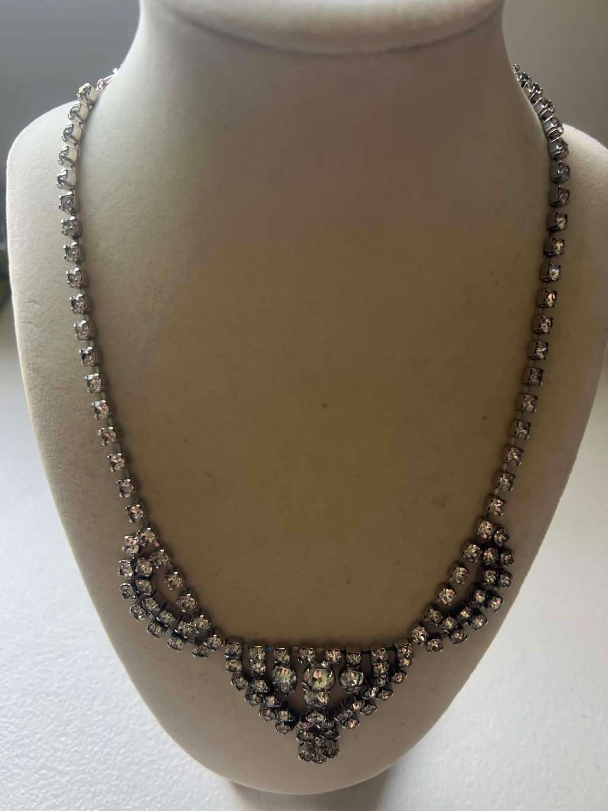 Vintage Silver Tone Rhinestone Necklace with Elegant Design