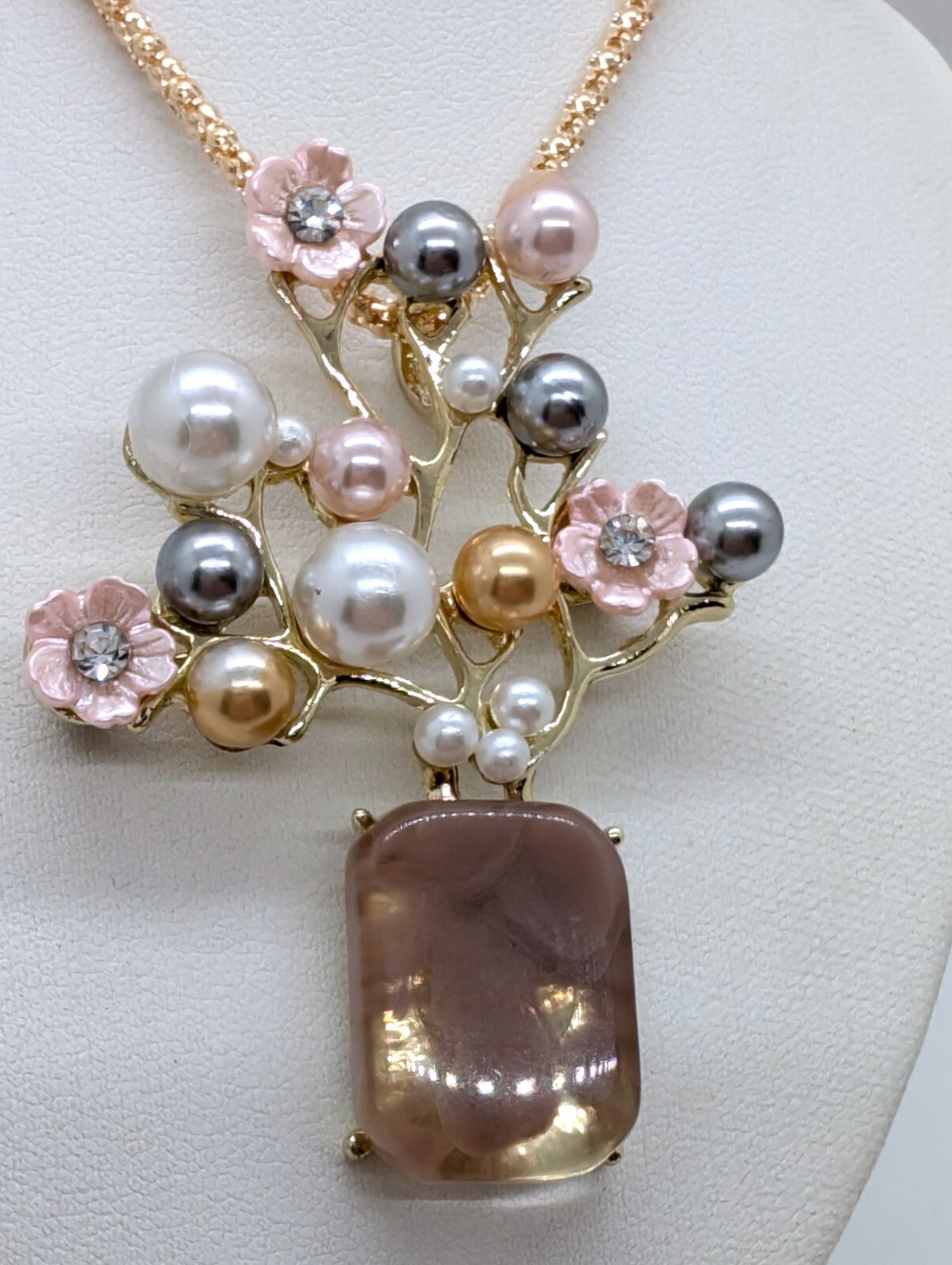 Lovely! Betsey Johnson Crystal / Pastel Pearl Floral Arrangement Necklace Brooch