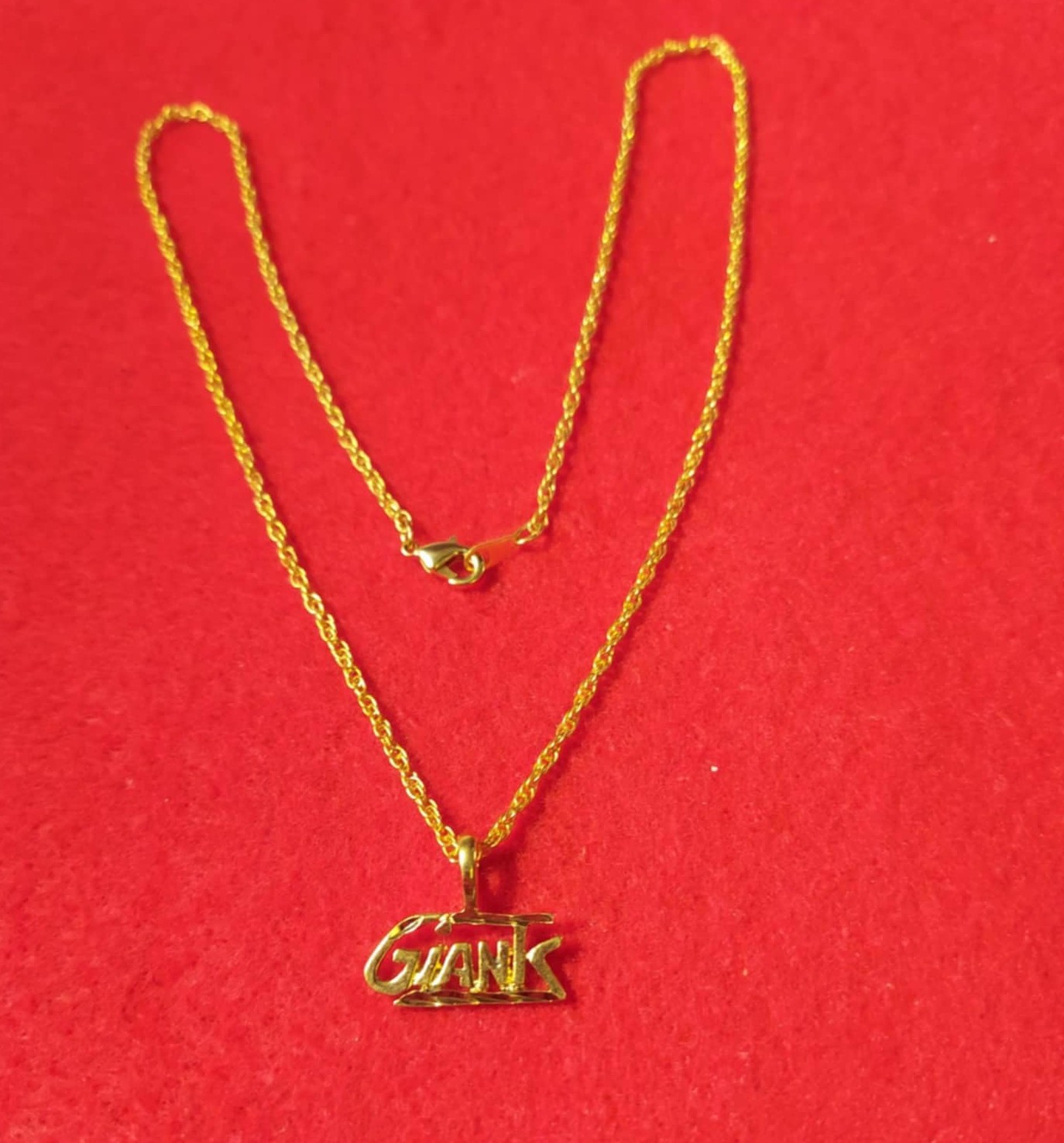 NEW YORK GIANTS SPORTS TEAM 14KT GOLD PLATED CHARM WITH 16″-30″ ROPE CHAIN