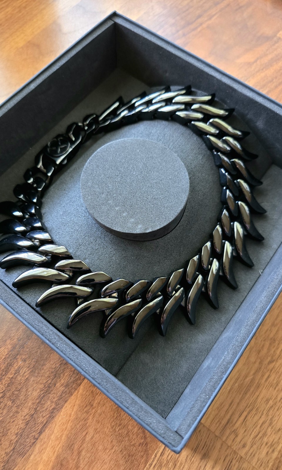 Vitaly “Paralyze” Statement Chain Necklace – Polished Black 18″ Excellent Cond.