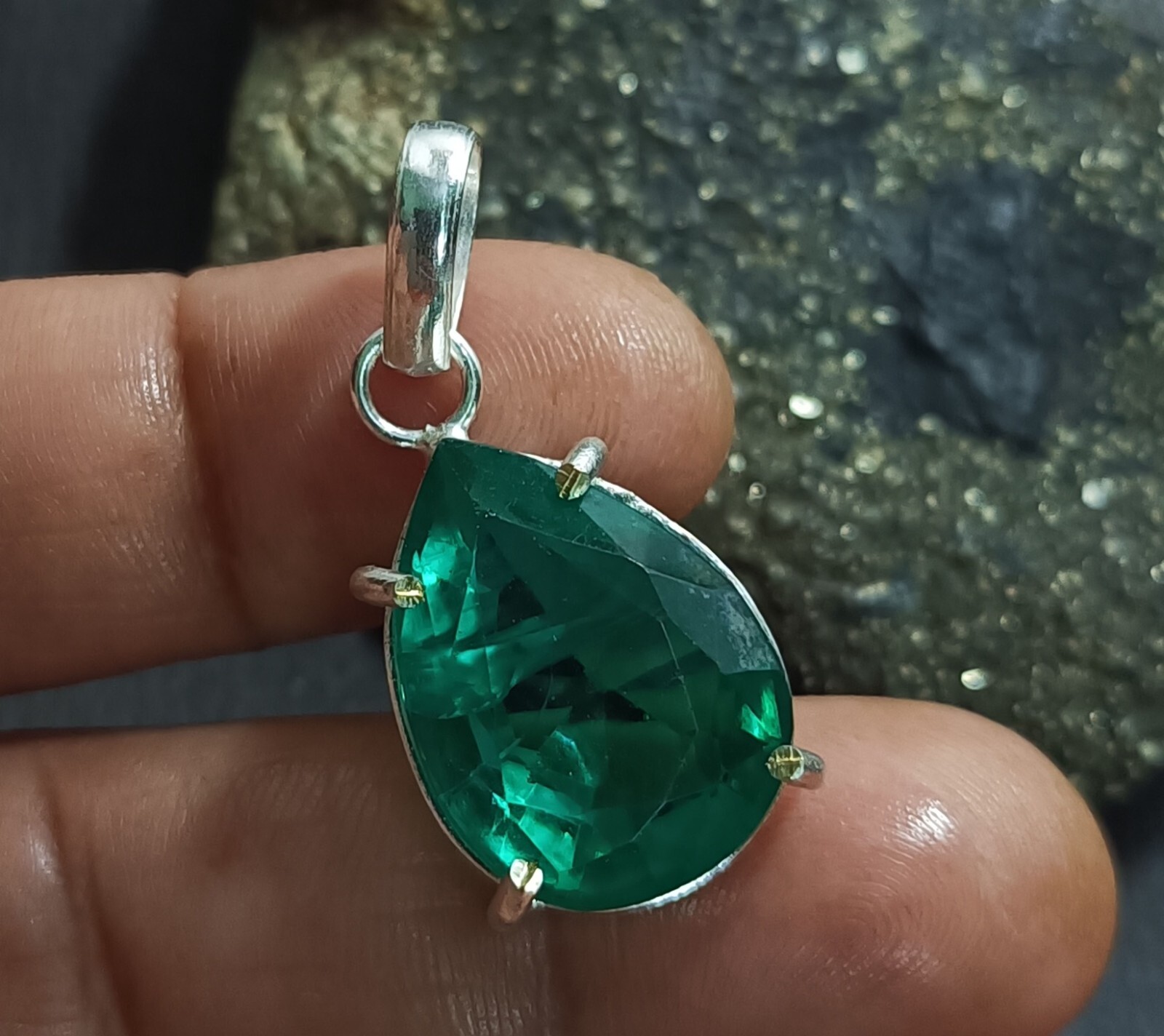 Certified 32.75 Ct Stunning Emerald 925 Solid Silver Pear Cut Pendant Gemstone