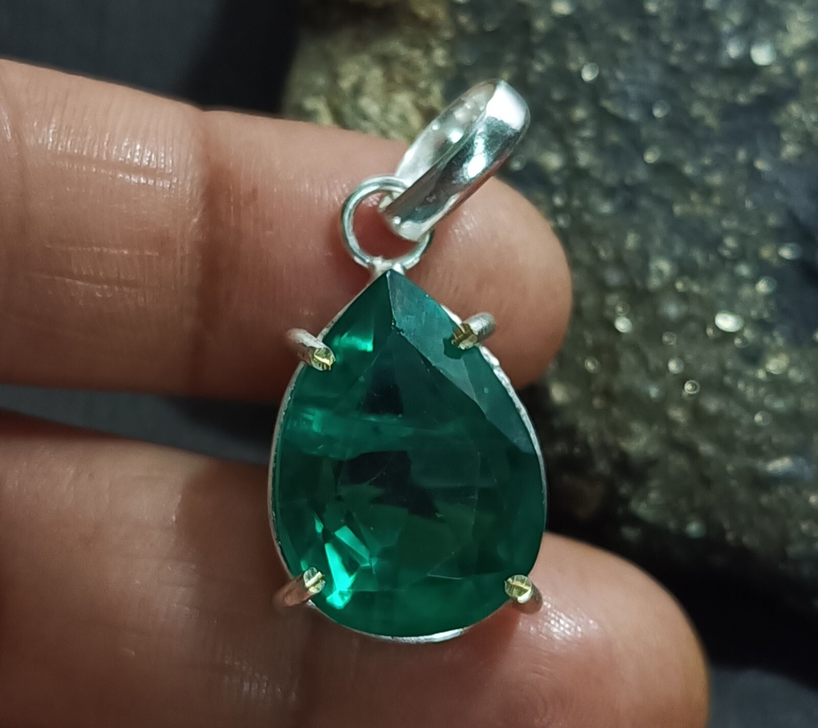 Certified 32.75 Ct Stunning Emerald 925 Solid Silver Pear Cut Pendant Gemstone