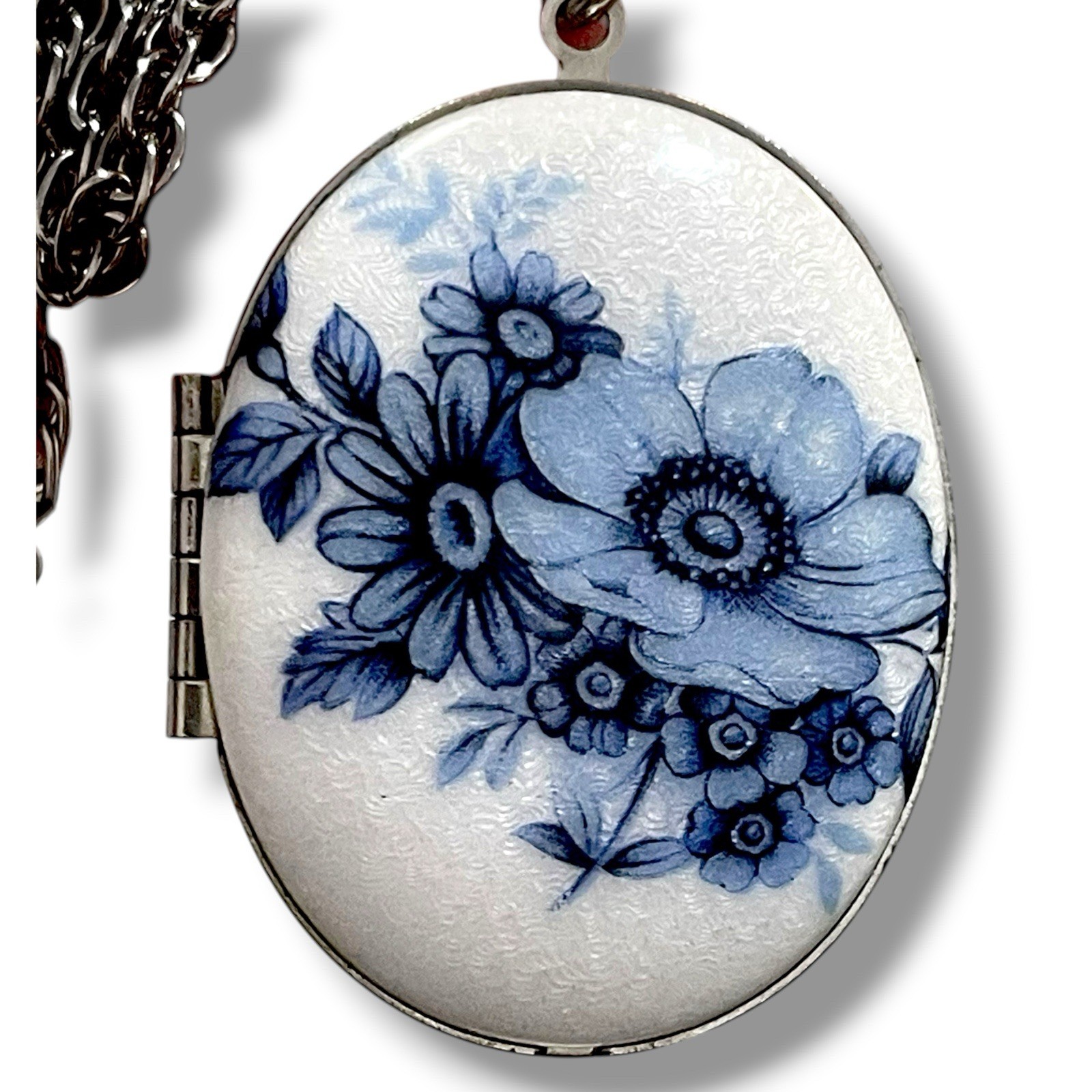 Porcelain Photo Locket Necklace Anemone Wildflowers Vtg 24” Chain Silver Tone