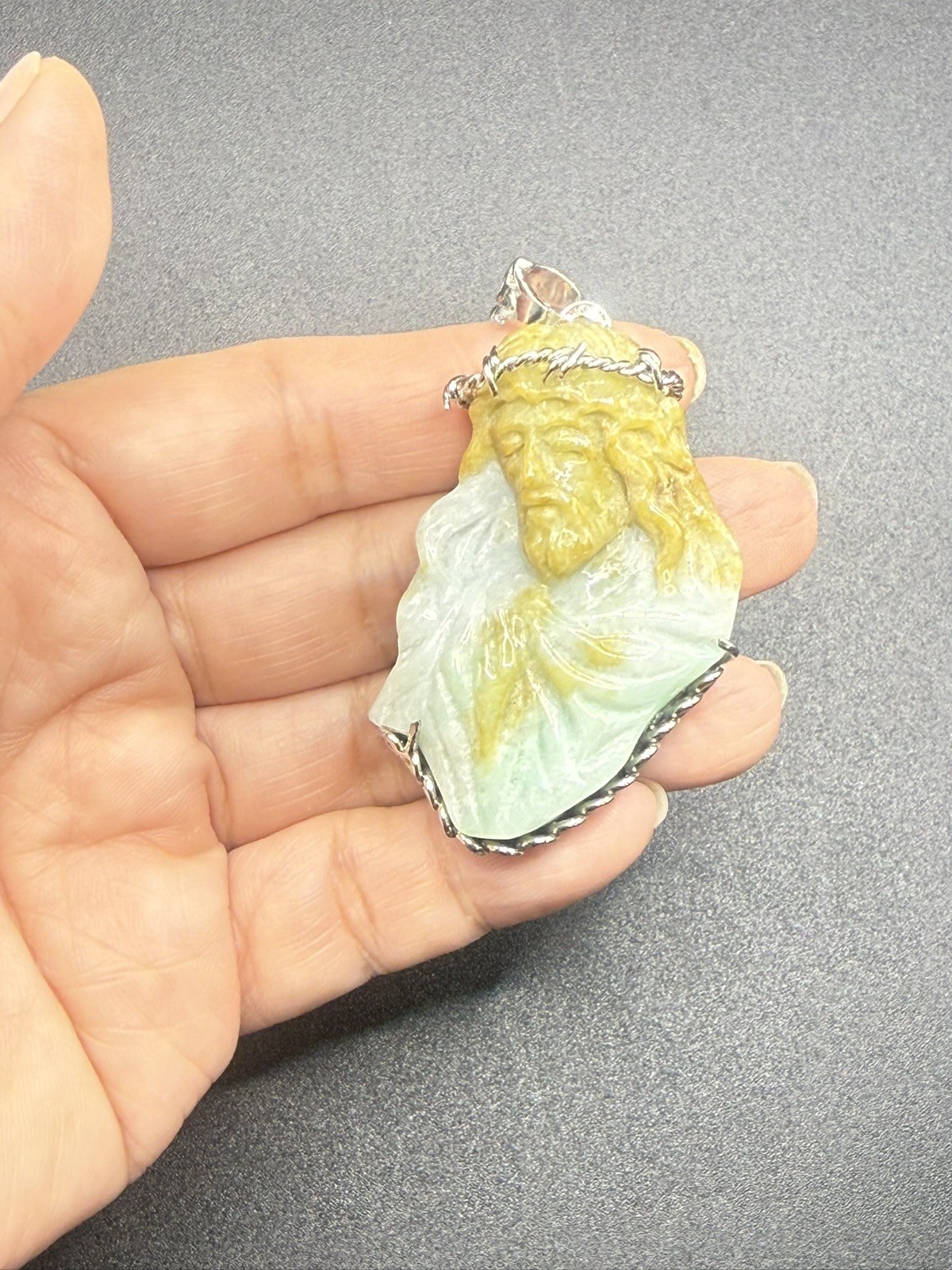 100% Natural Jade Jesus Pendant . 100% Natural Color. Mặt Chúa