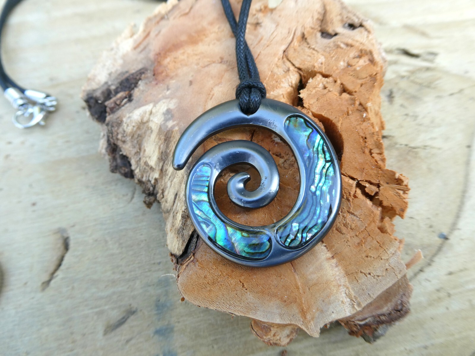 New Zealand Abalone Paua Maori Spiral Pendant On 18″/46cm Cord Necklace