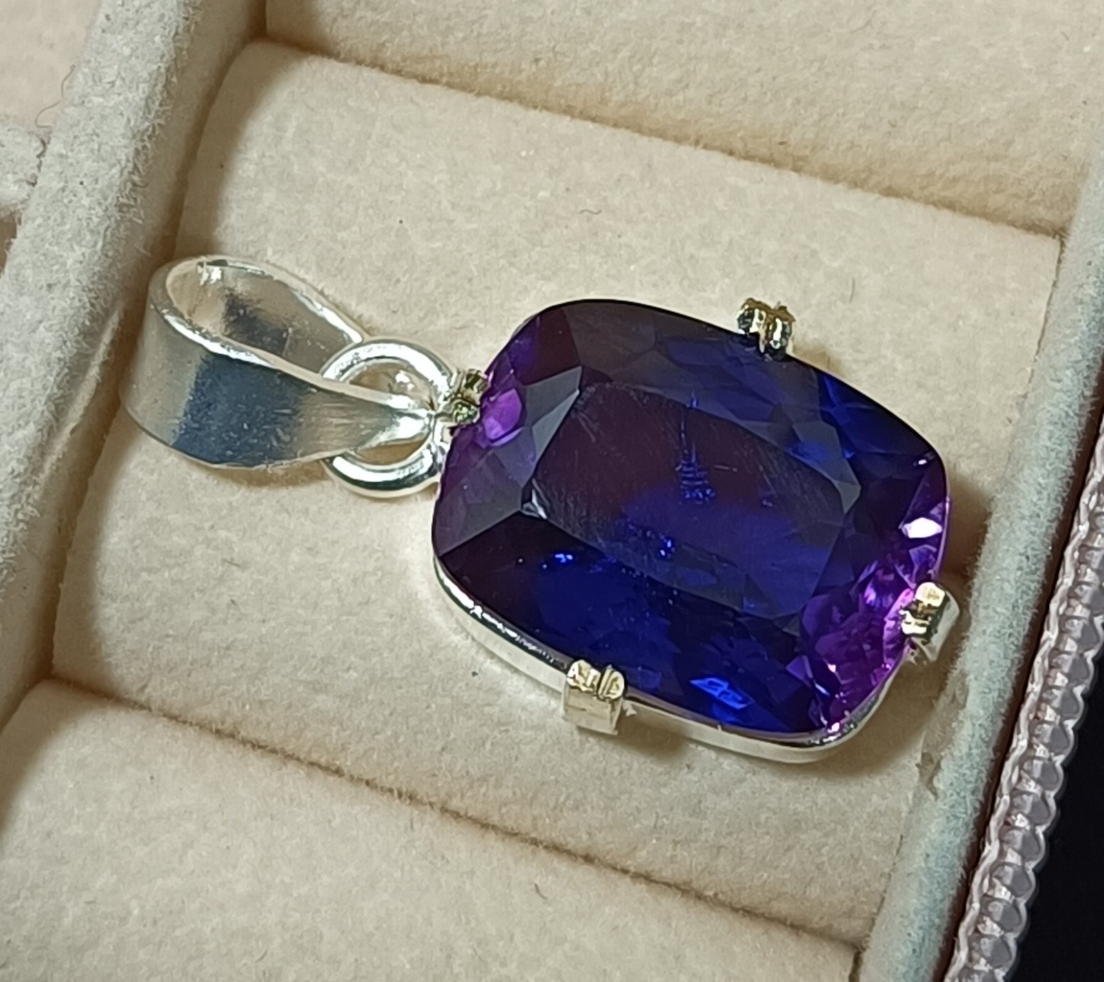 Natural 27.15 CT Color Change Alexandrite Certified Gemstone Pendant 925 Silver