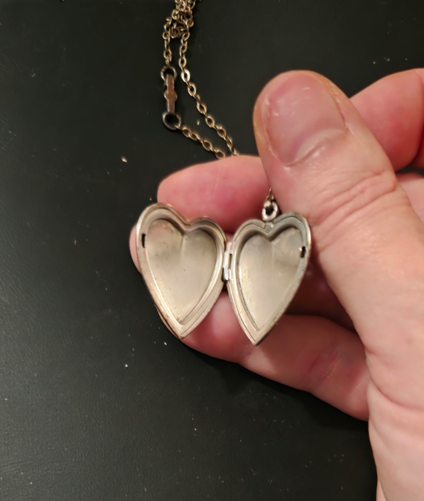 VINTAGE Gold Tone Heart Photo Locket Pendant Necklace Metal Chain Spring Ring