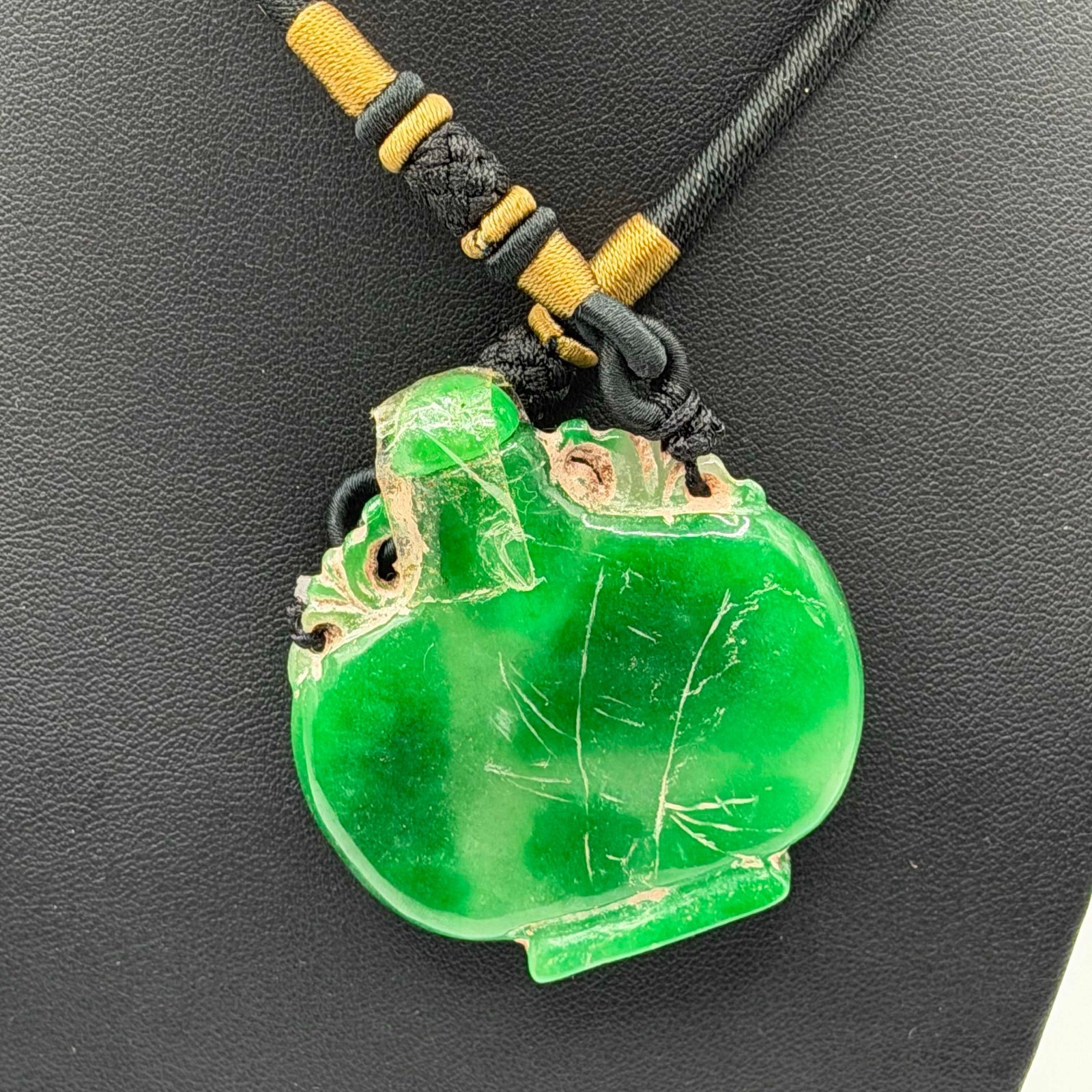 Vtg Chinese Green Jade Snuff Bottle Pendant Silk Cord Necklace (AHB)