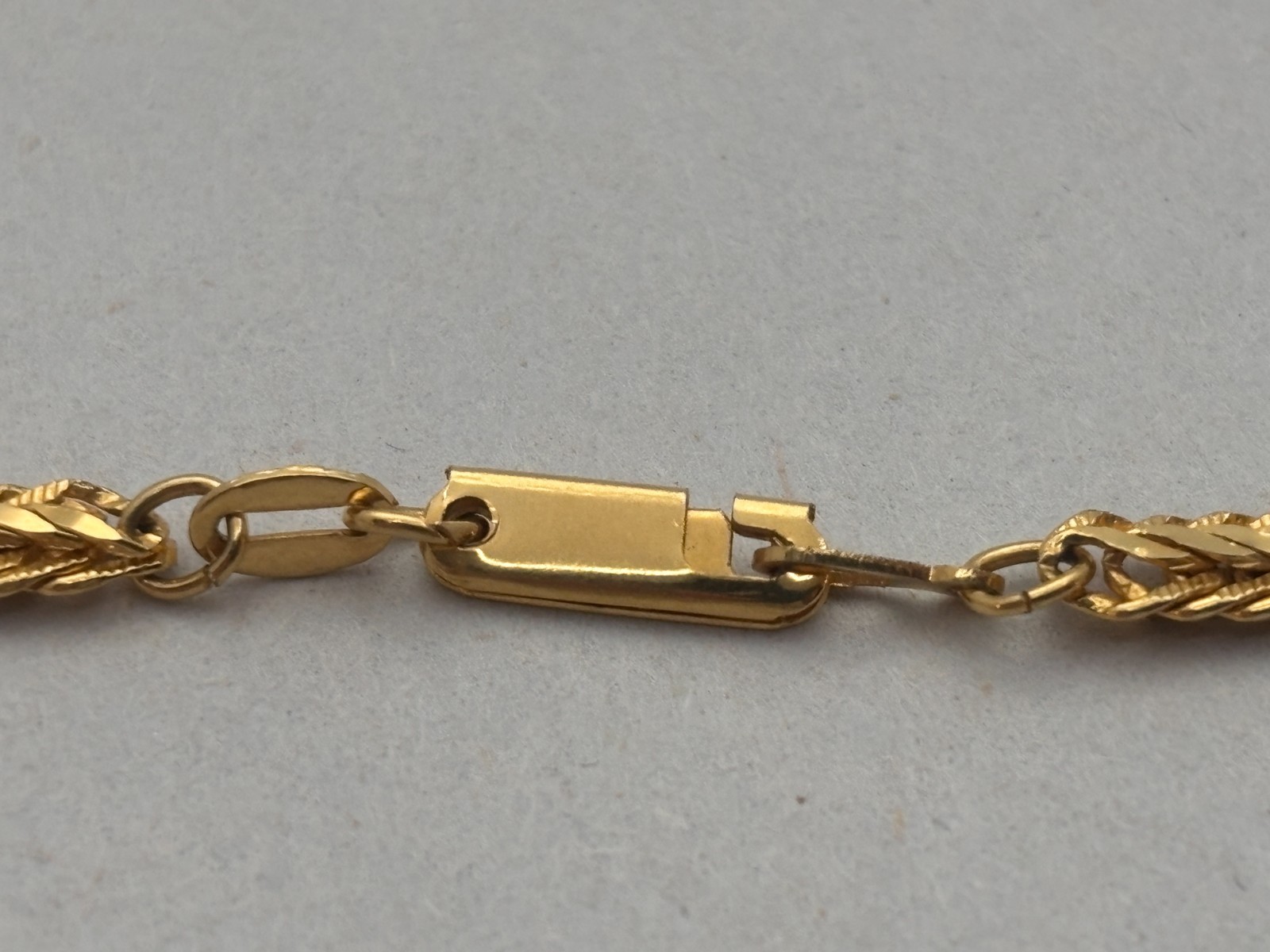 Gold Chain Necklace 18K Plated Gold 20in Woven Pattern Unisex Sturdy Flexible