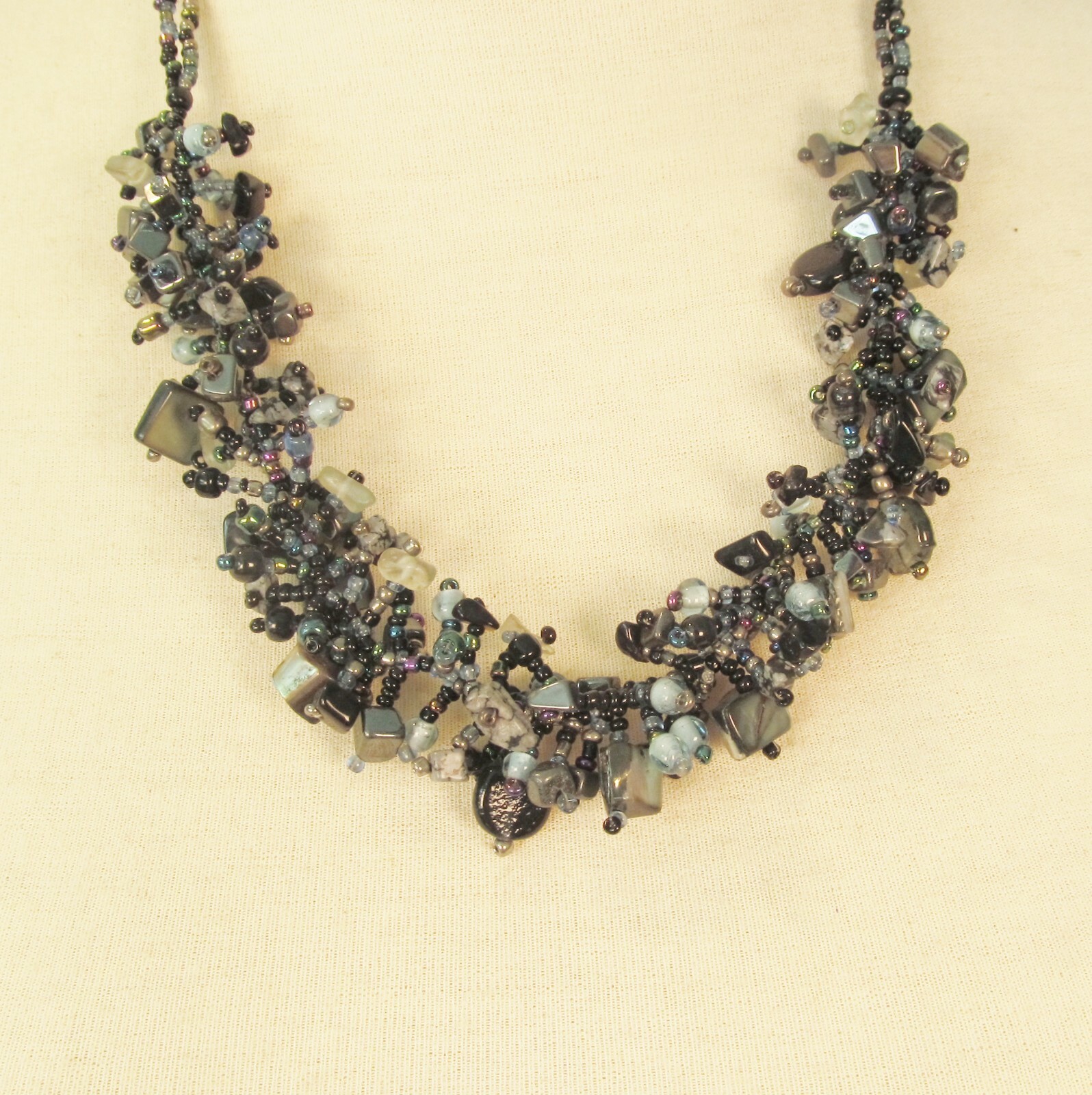 20″ Blue Silver Black Stone Shell Chip Handmade Seed Bead Bali Necklace