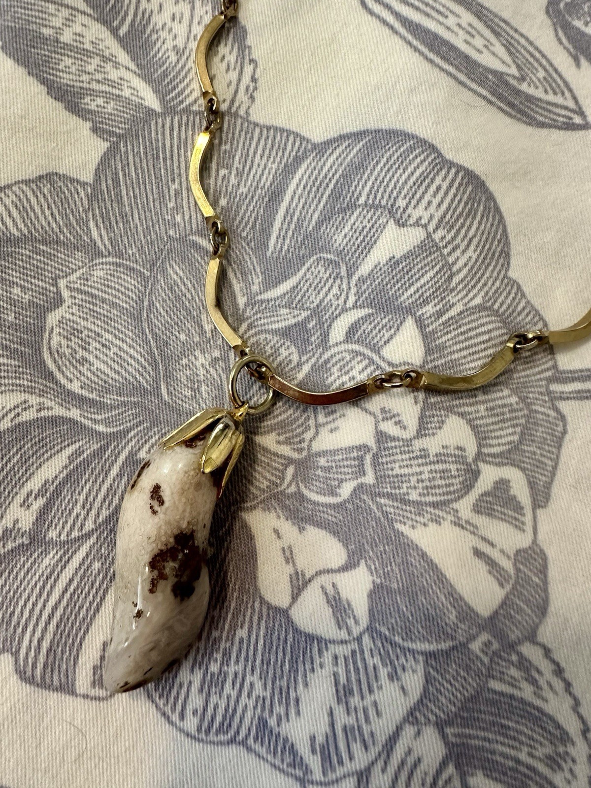 Gold Tone Bar Link Chain Necklace Freeform White Brown Stone Pendant