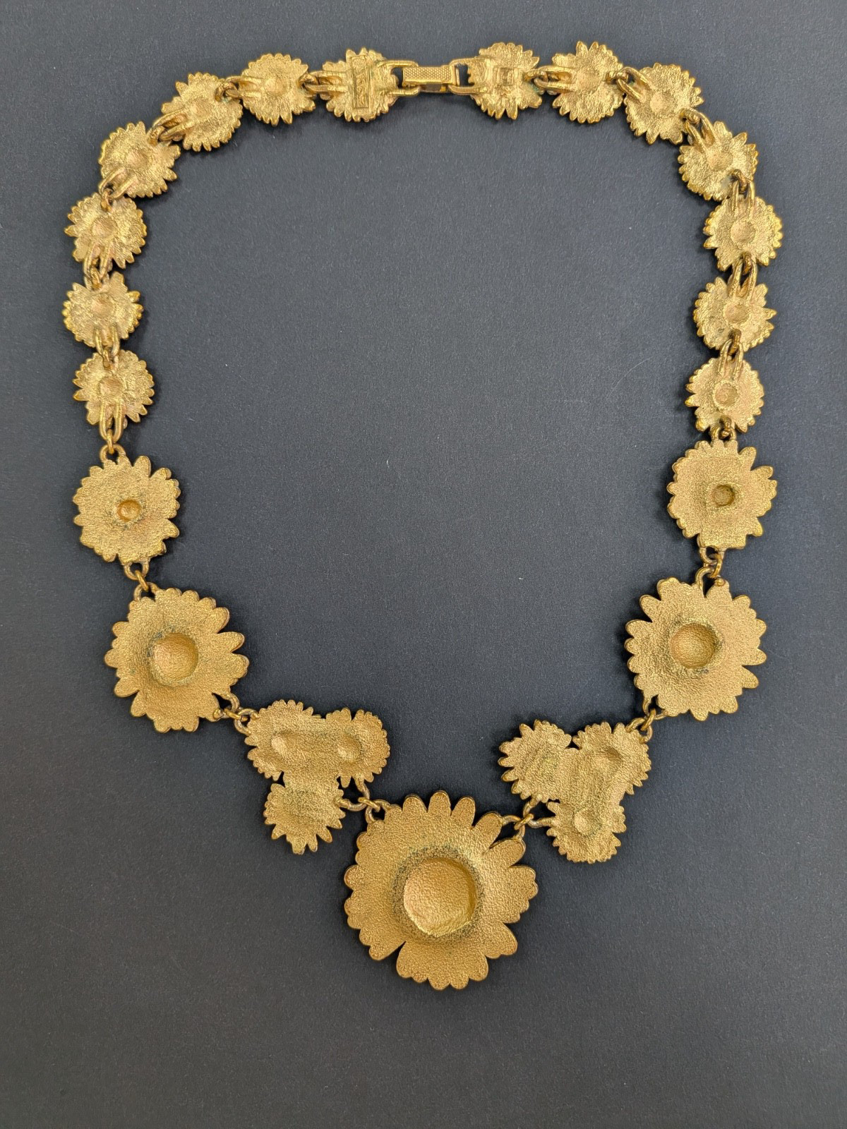 VINTAGE 1990’S? ESCADA FRENCH DESIGNER GOLD TONE ‘DAISY’ NECKLACE