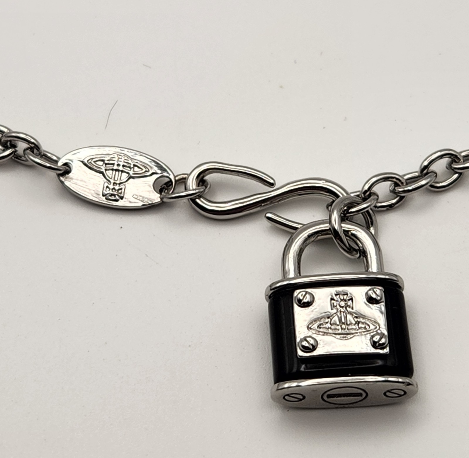 Vivienne Westwood Black Padlock Orb Necklace Silver Tone Chain Goth Punk Y2K