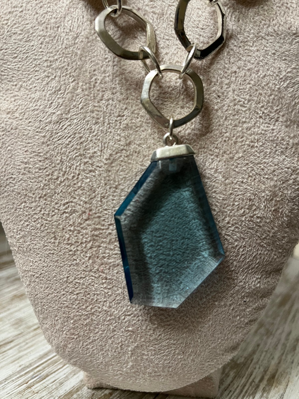 Etienne Aigner Elegant Blue and Pearl Statement Necklace with Geometric Pendant
