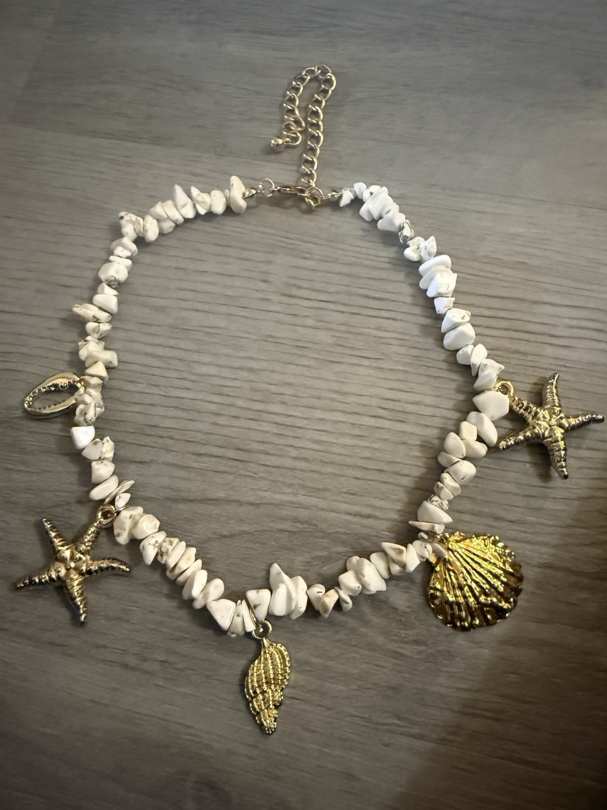 White Shell Chip Beaded Necklace Gold Tone Starfish Shell Charms Adjustable