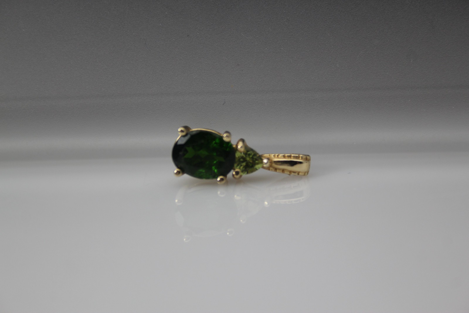 14K Gold Oval Green & Trillion Light Green Pendant 2.2 Grams (PEN10411)