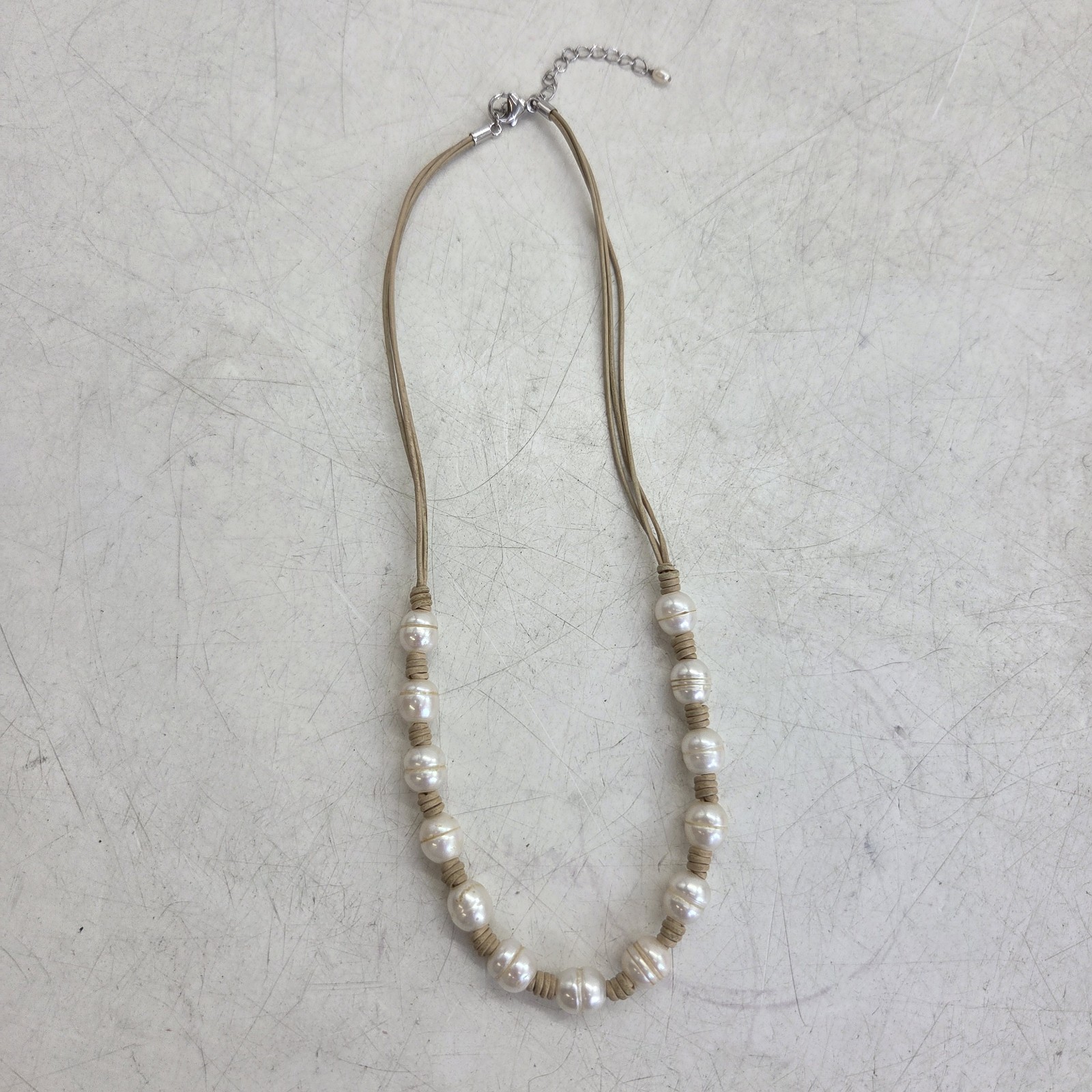 Silver Leather and Pearl Necklace 46 cm Length Adjustable Beige Leather GUC
