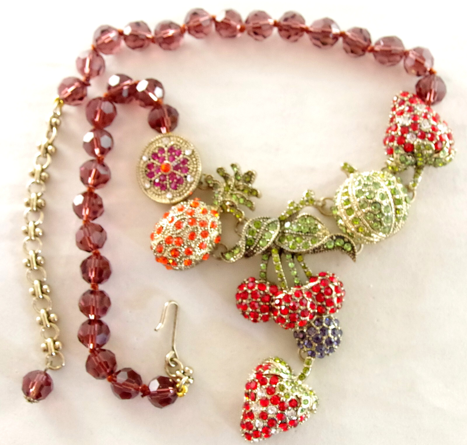 NWOT DESIGNER STYLE CRYSTAL RHINESTONE FRUIT COMPOTE STRAWBERRY DANGLE NECKLACE