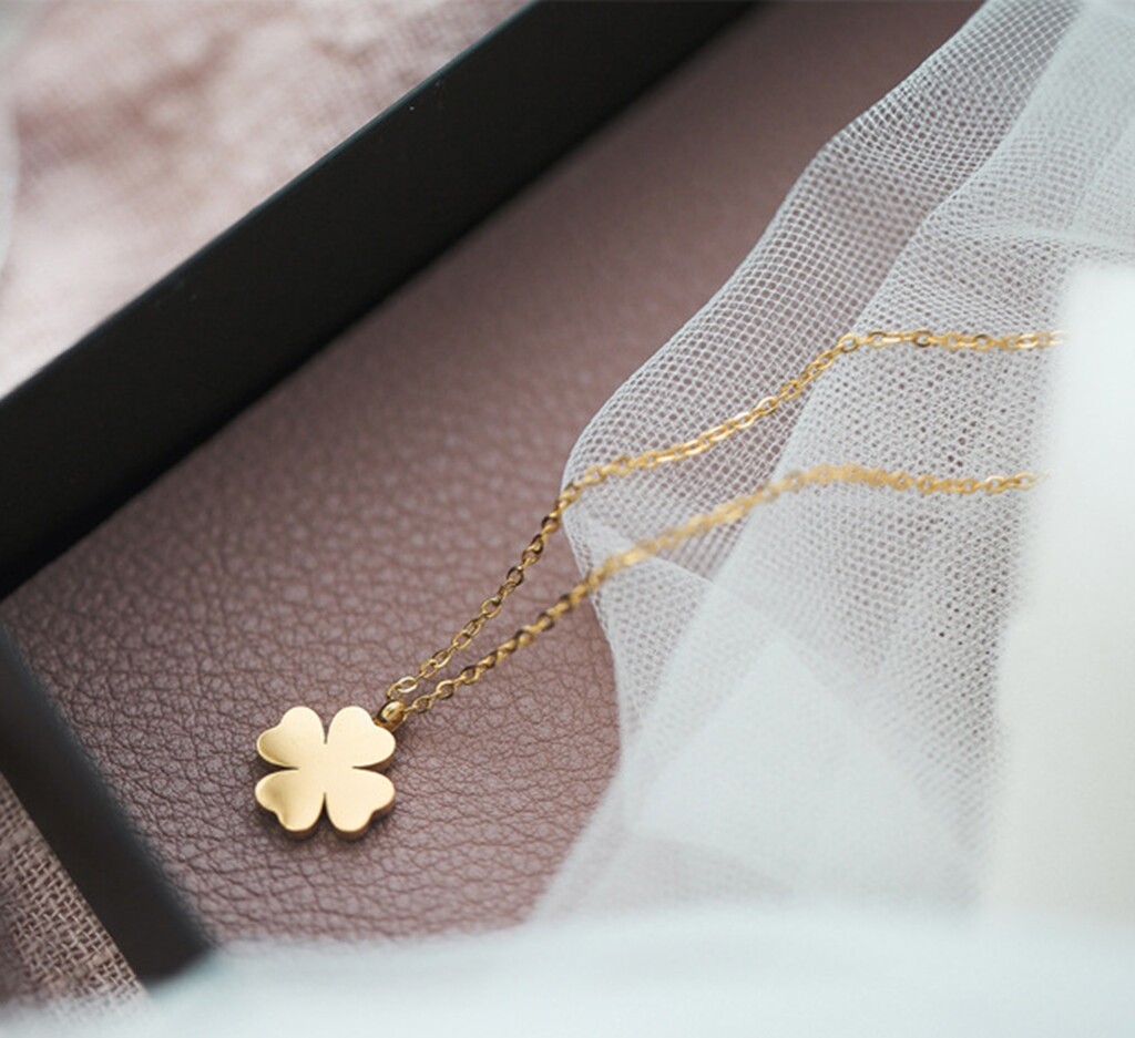 Women Girl Titanium Stainless Steel 15 mm Gold Four Leaf Clover Necklace 16-18″