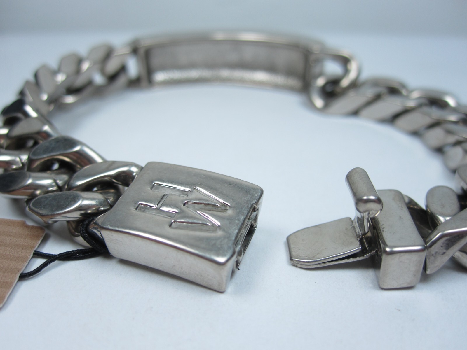 Hunting World Rhodium Plated Bracelet – 8″ – 6823