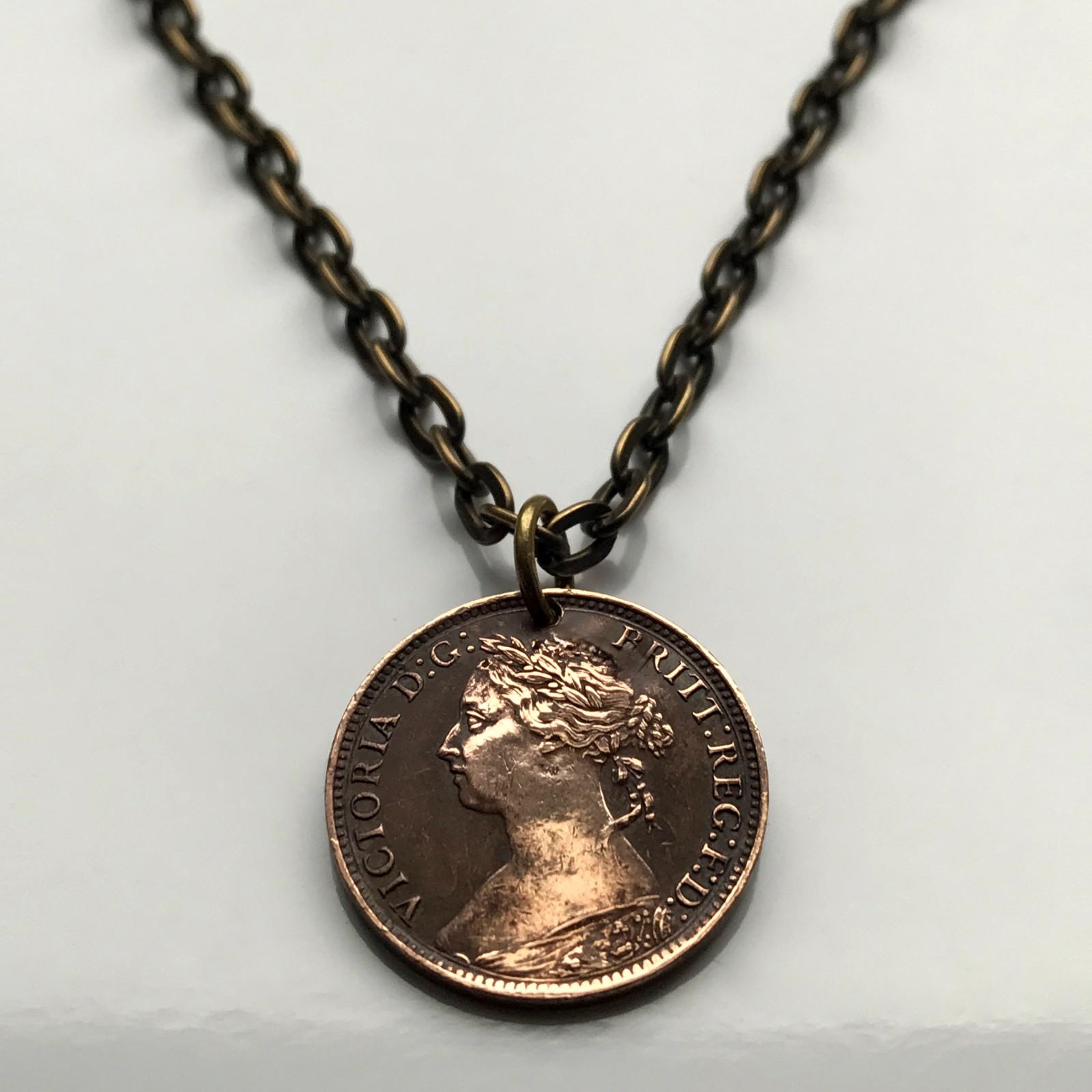 1881 United Kingdom Great Britain 1 Farthing coin pendant Queen Victoria n000232