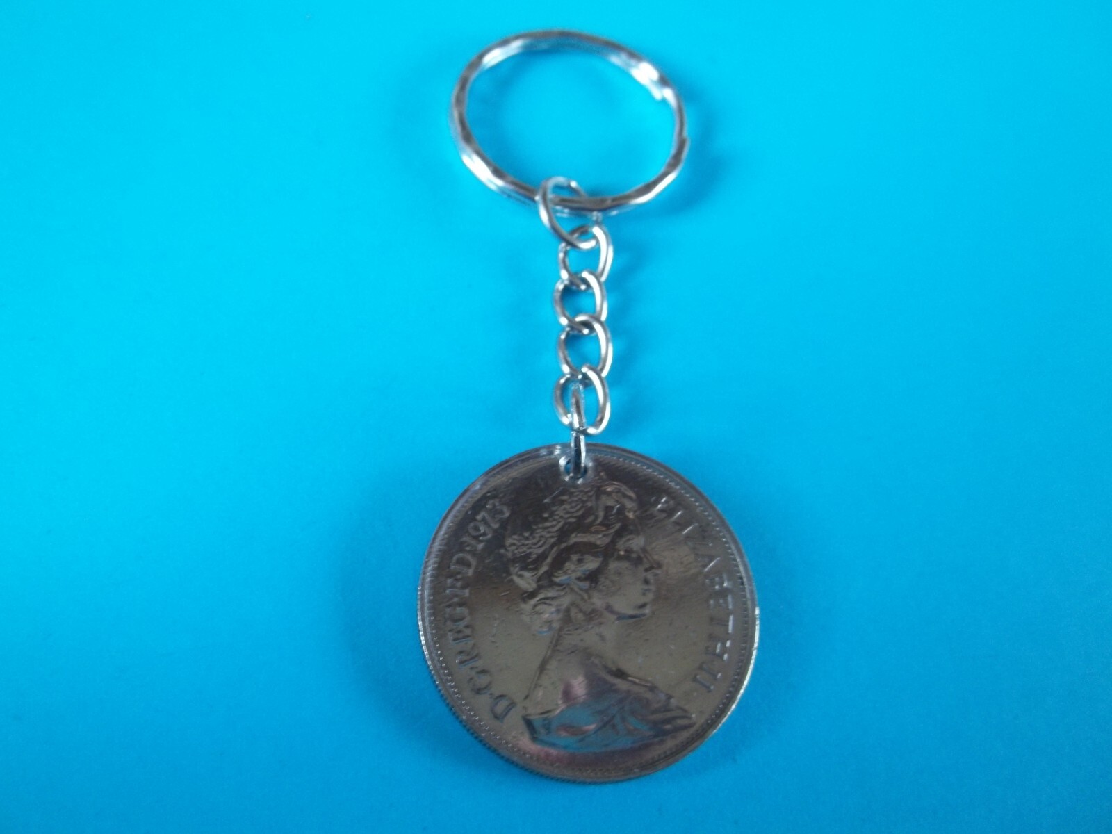 TEN PENCE COIN – ENGLISH CROWNED LION – SILVER KEY RING/CHAIN – 1968 to 1980