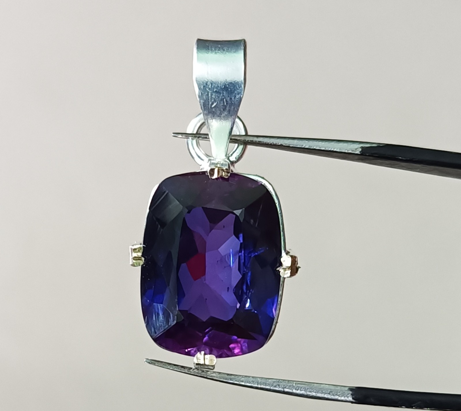 Natural 27.15 CT Color Change Alexandrite Certified Gemstone Pendant 925 Silver