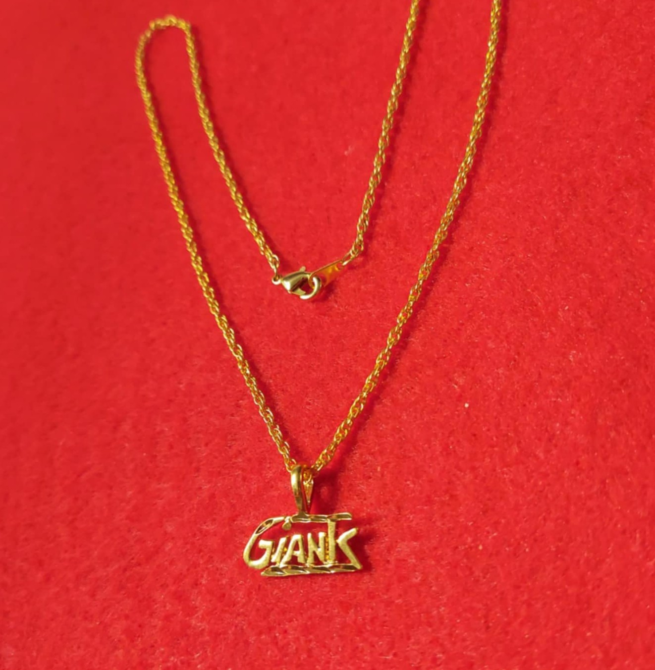 NEW YORK GIANTS SPORTS TEAM 14KT GOLD PLATED CHARM WITH 16″-30″ ROPE CHAIN