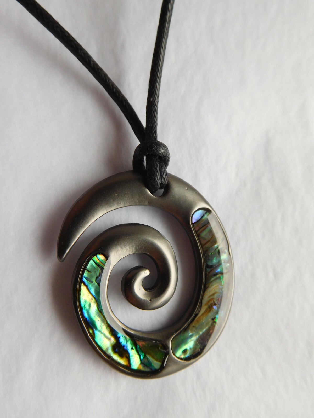 New Zealand Abalone Paua Maori Spiral Pendant On 18″/46cm Cord Necklace