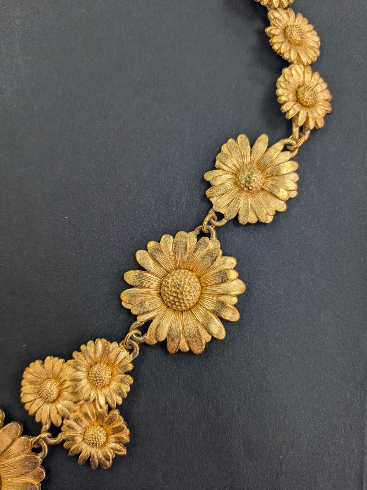 VINTAGE 1990’S? ESCADA FRENCH DESIGNER GOLD TONE ‘DAISY’ NECKLACE