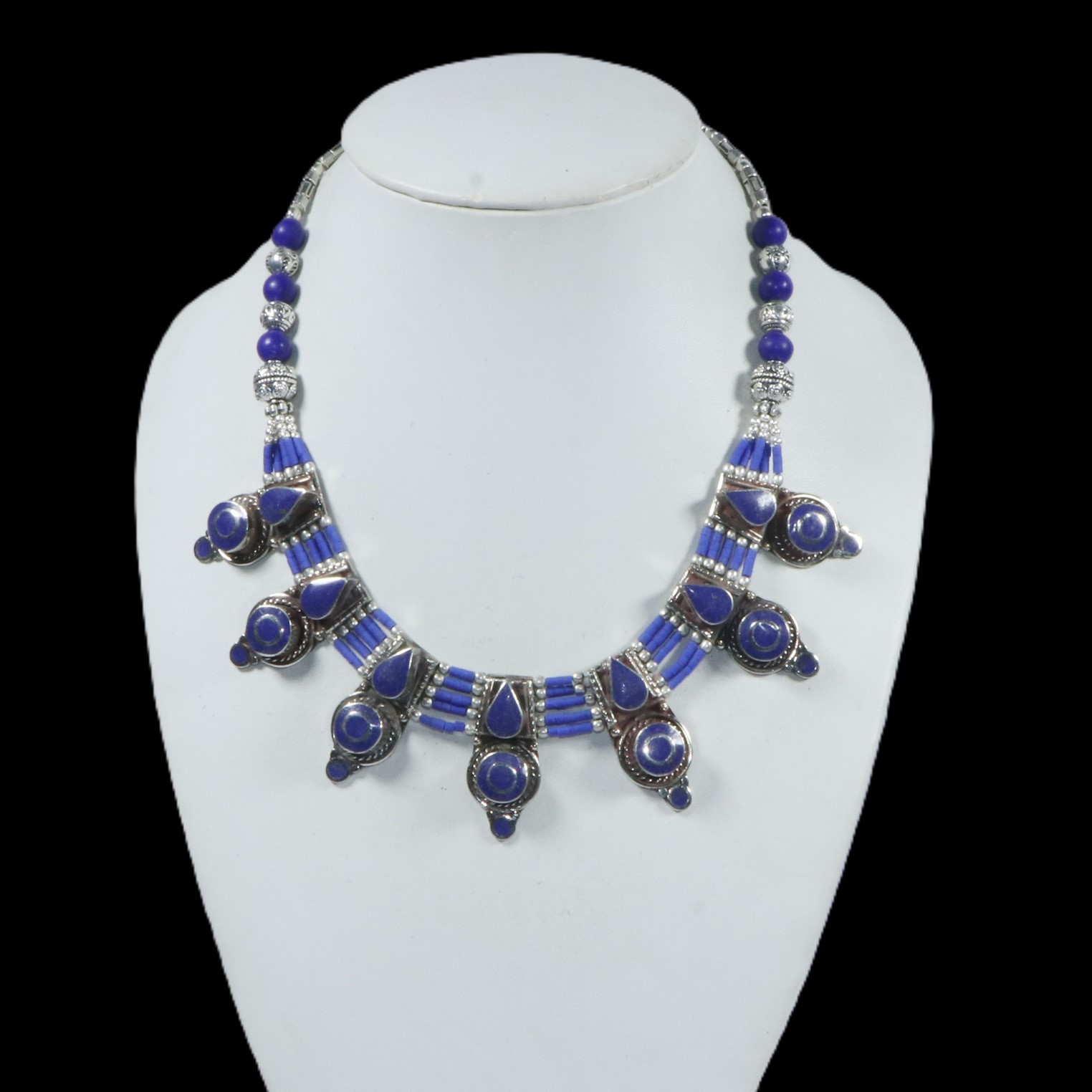 Ethnic statement choker necklace blue color design eye clean gemstone jewelry