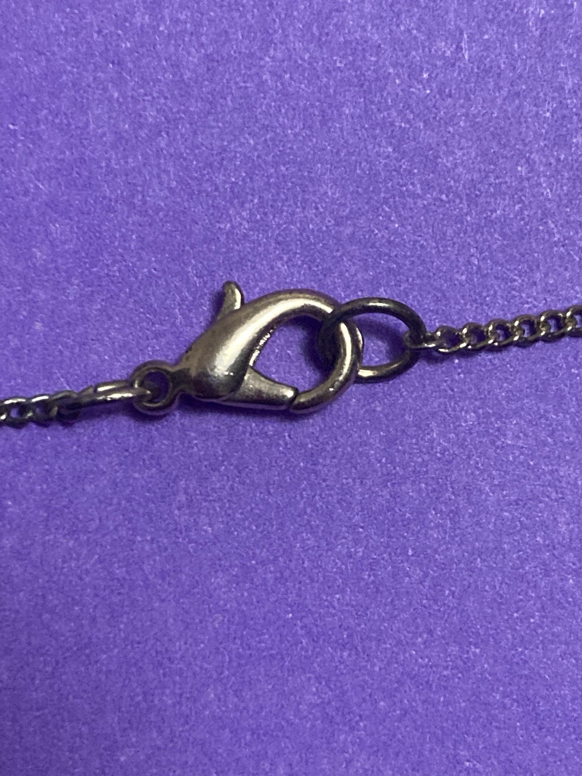 Gold Tone Necklace With White And Gold Toned Bows36 Inch