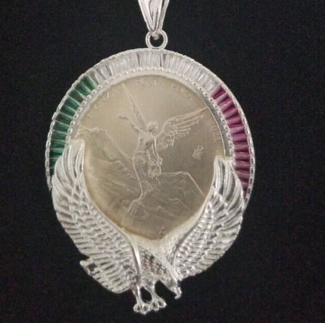 bizel con aguila y zirconia verde blanca y roja y moneda 1 OZ plata 925