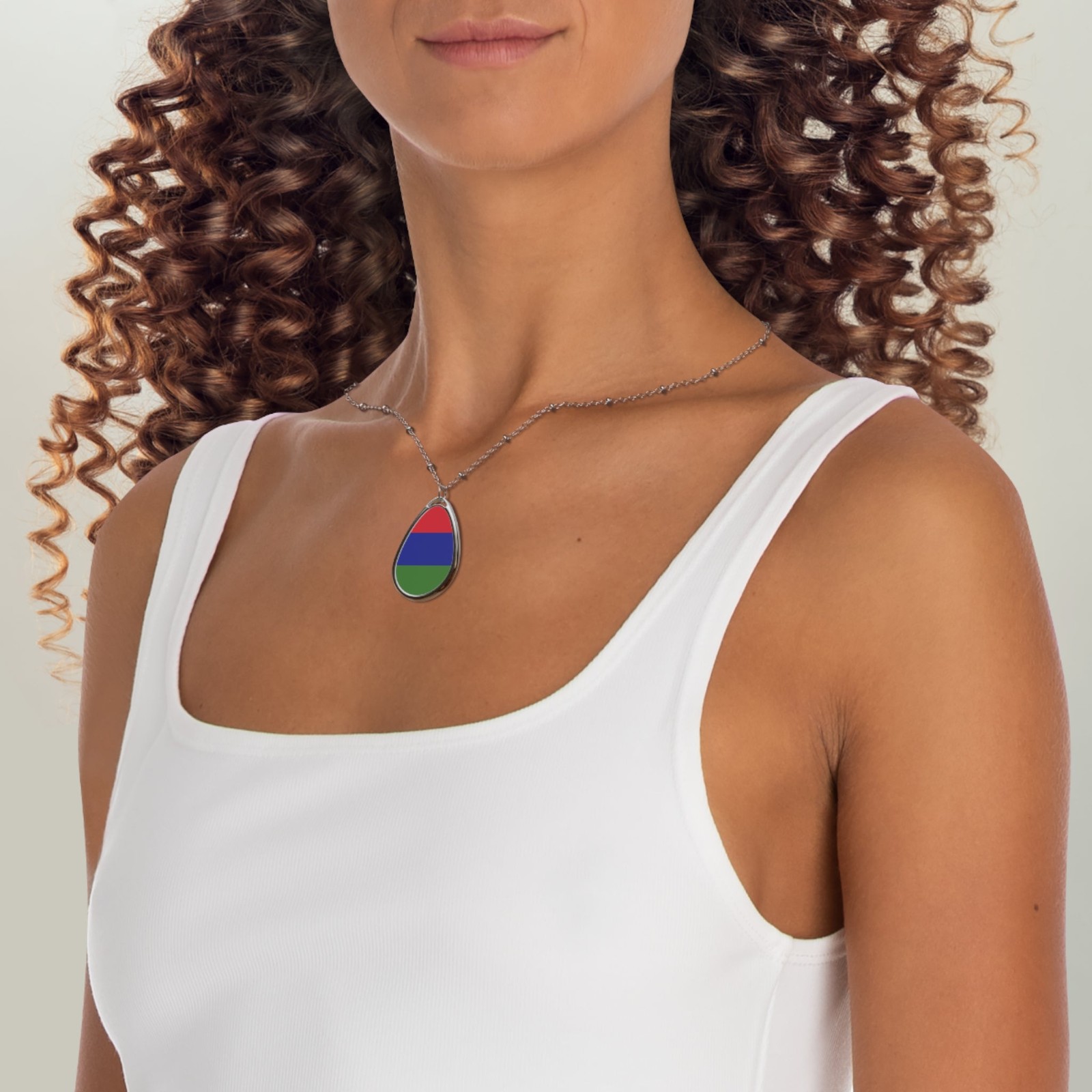 Gambia Flag Oval Necklace – Gambian Heritage Pendant – One Size / Silver