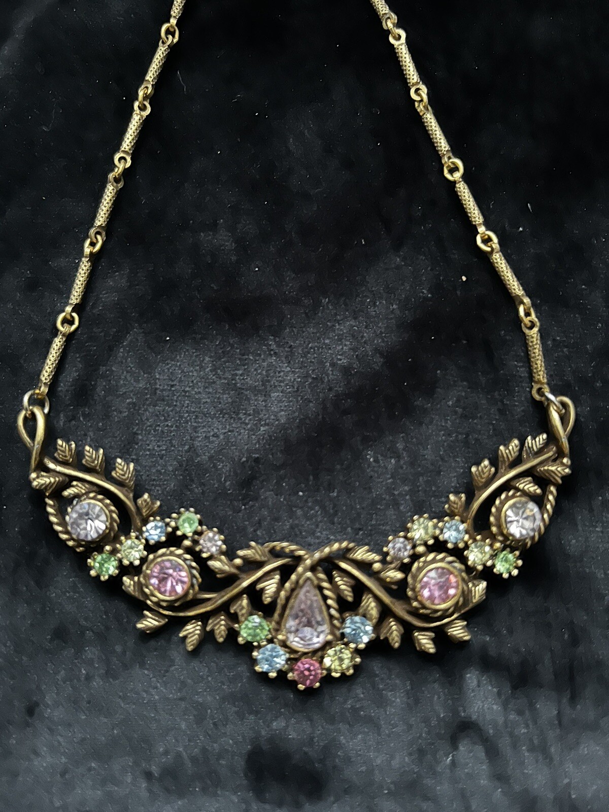 Floral Bib Jointed Collar Vintage Look Figure 8 Puddling Bezel & Prong Set