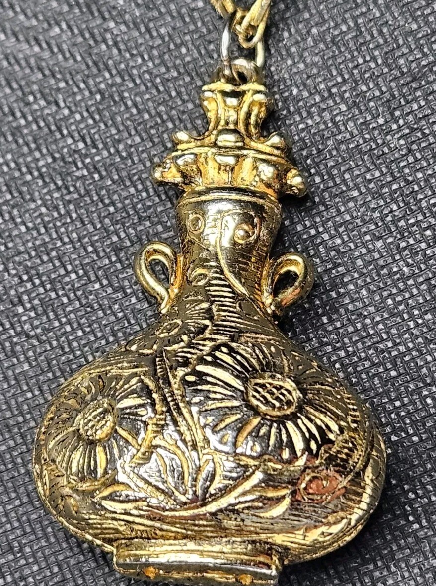 Vintage Brass Goldtone Ornate Flowers Vase Pendant Necklace with Chain 29″ GUC