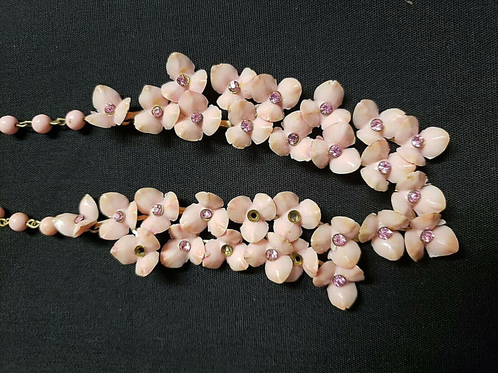 Lot of 3 Necklaces of flowers and imitation pearls, with Beautiful Ornaments
