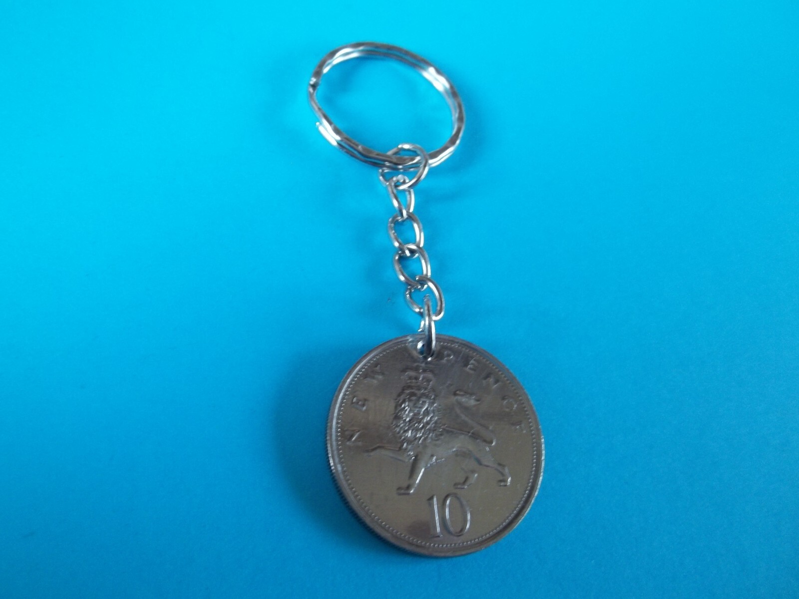 TEN PENCE COIN – ENGLISH CROWNED LION – SILVER KEY RING/CHAIN – 1968 to 1980