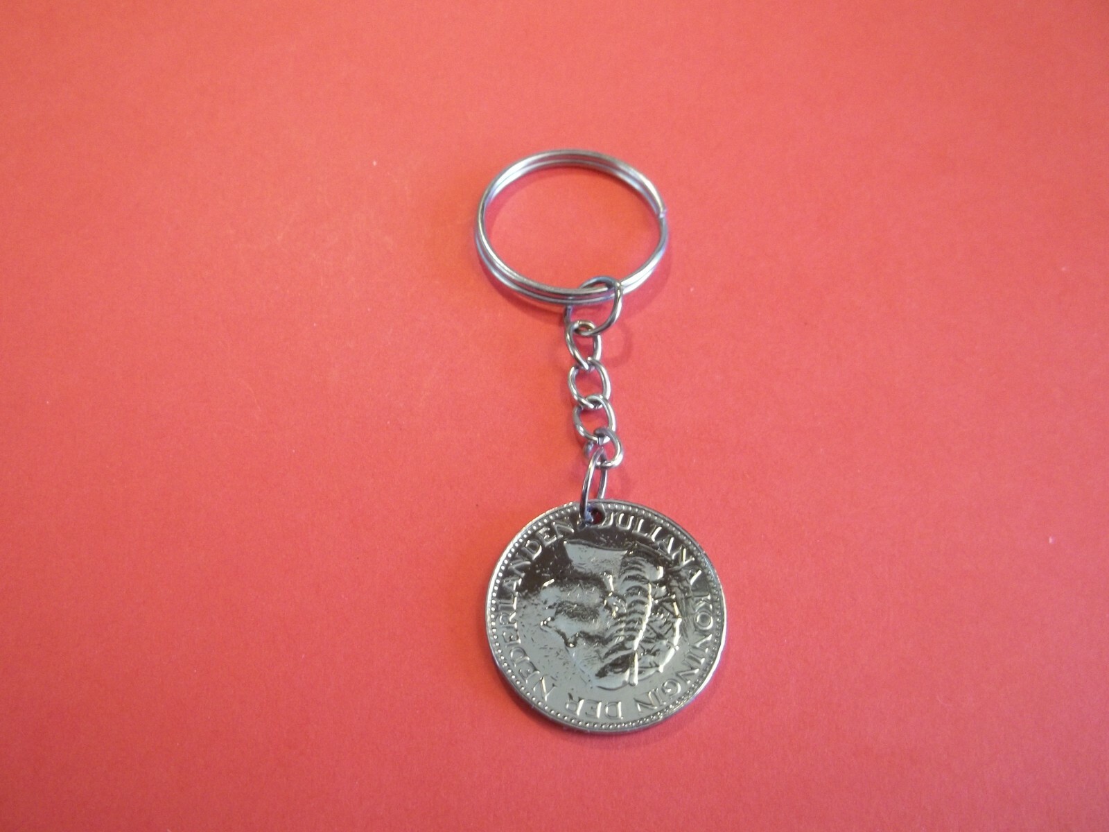 ONE (1) GUILDER COIN – NETHERLANDS – KEY RING / CHAIN – 1967 to 1980