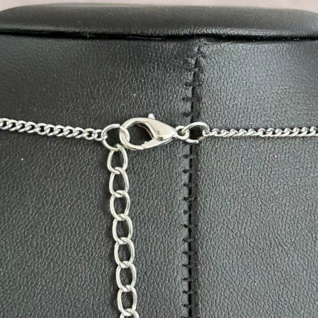 Modern Silver Tone Floating Double Heart Pendant Choker Chain Necklace 16”