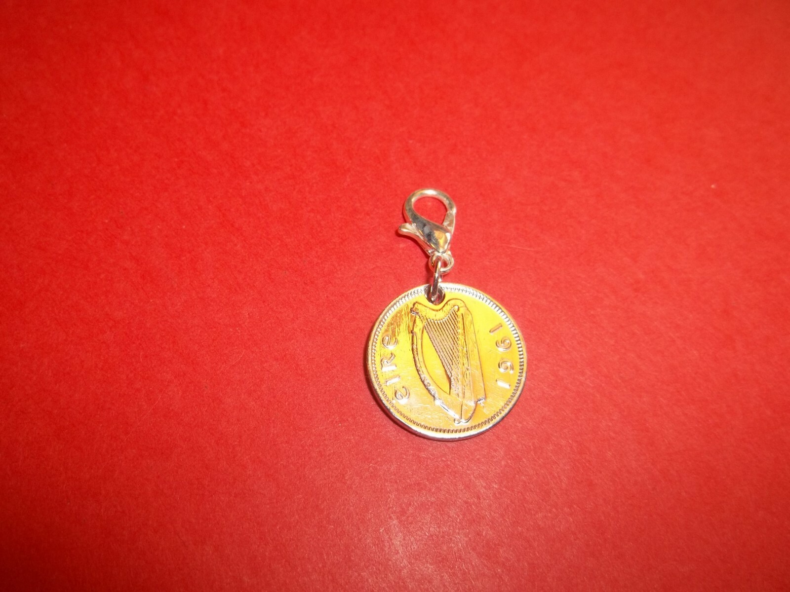 THREE PENNY COIN – IRISH HARE – HIGHLY POLISHED PENDANT / CHARM – 1942 to 1968