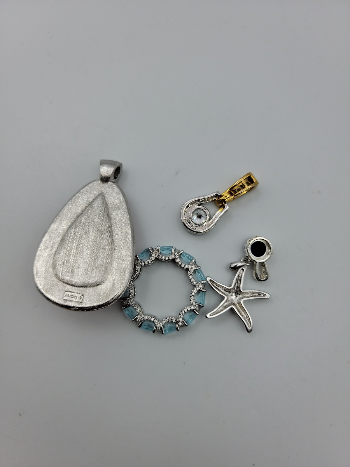 5Pc Women Pendants Various Sizes