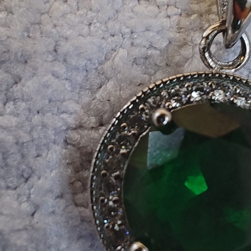 Pendant Green Silver Round Halo
